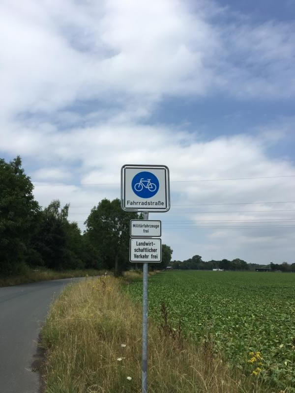 Fahrradstraße - auf dem Weser-Radweg die Autobahn der Radfahrer