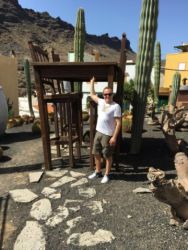 Gran Canaria kurz vor Mogan fühlt man sich doch sehr klein Gran Canaria kurz vor Mogan fühlt man sich doch sehr klein
