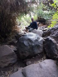 Ein steiniger Weg auf der Wanderung durch die Schlucht von Masca Teneriffa Ein steiniger Weg auf der Wanderung durch die Schlucht von Masca Teneriffa