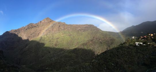 Regenbogen über der Masca-Schlucht als gutes Omen für die Wanderung Regenbogen über der Masca-Schlucht als gutes Omen für die Wanderung