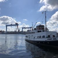 Kiel und Blick auf die Werften Kiel an der Ostsee - Ostseeradweg Erfahrungen